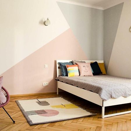 New Life Apartment Next To Metro Station Варшава Екстер'єр фото