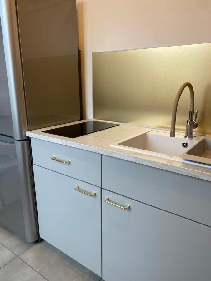 New Life Apartment Next To Metro Station Варшава Екстер'єр фото
