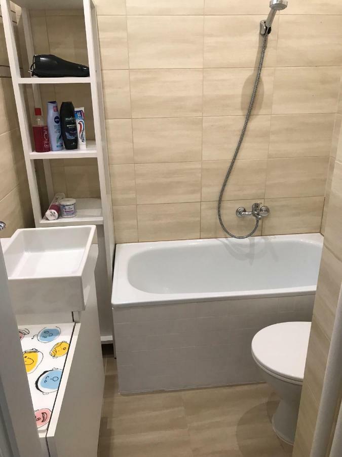 New Life Apartment Next To Metro Station Варшава Екстер'єр фото